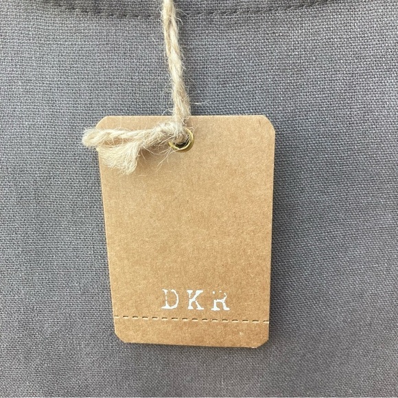 DKR Sz 1X Linen Blend Raw Seams Scoop Neck Long  Line Sleeveless Top Blouse NEW - Picture 3 of 7